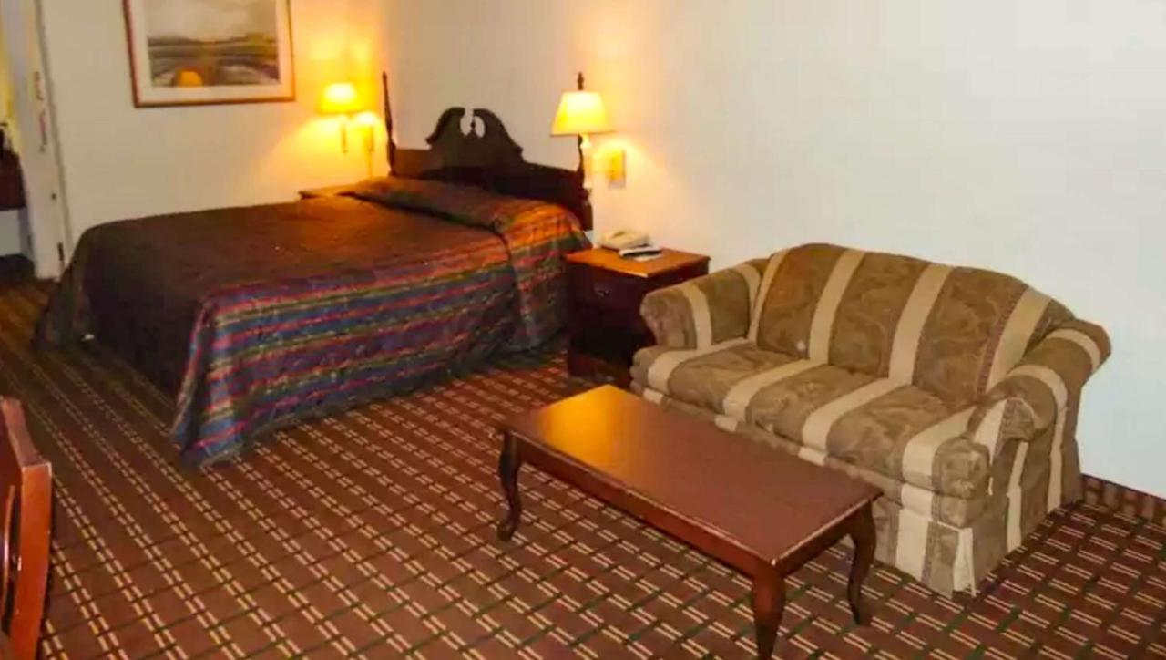 Days & By Wyndham Hotel Brewton