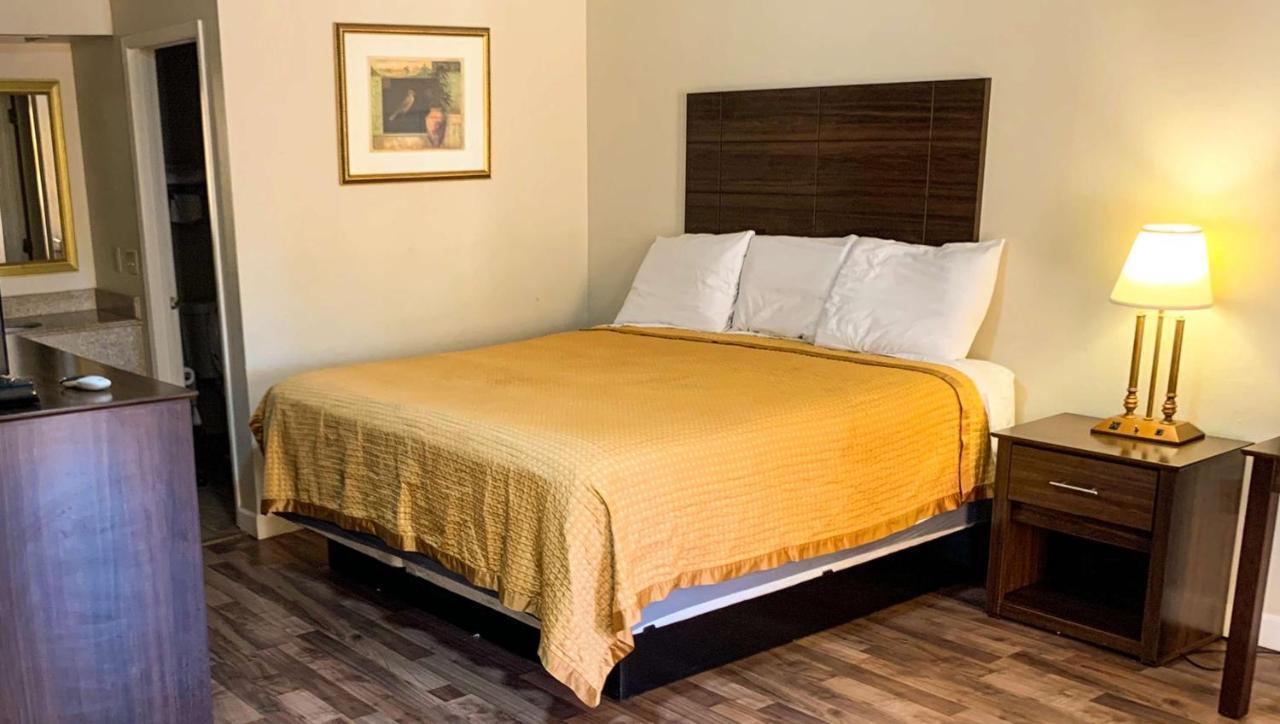 Hotel Days & By Wyndham Brewton